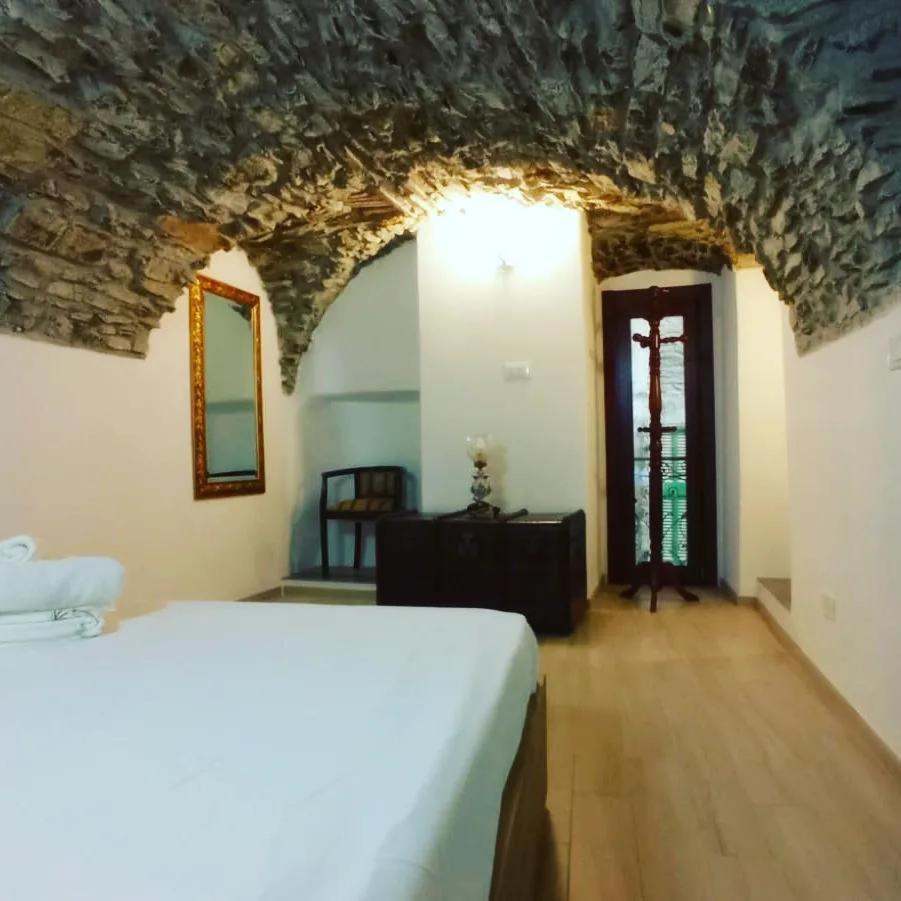 Appartamento Incantevole La Grotta Apricale Exterior photo